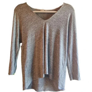 NWOT Aritzia Wilfred Free grey 3/4 sleeve lightweight v neck top Size XS
